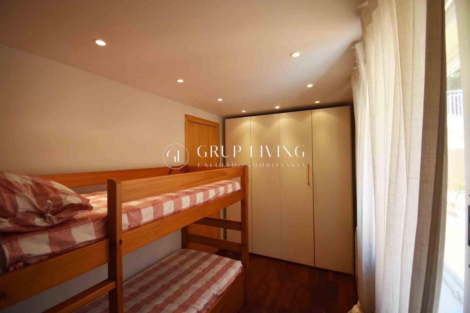 4 soveværelse Semi-Rækkehus til leje i Sitges med swimmingpool - € 3.800 (Ref: 9240053)