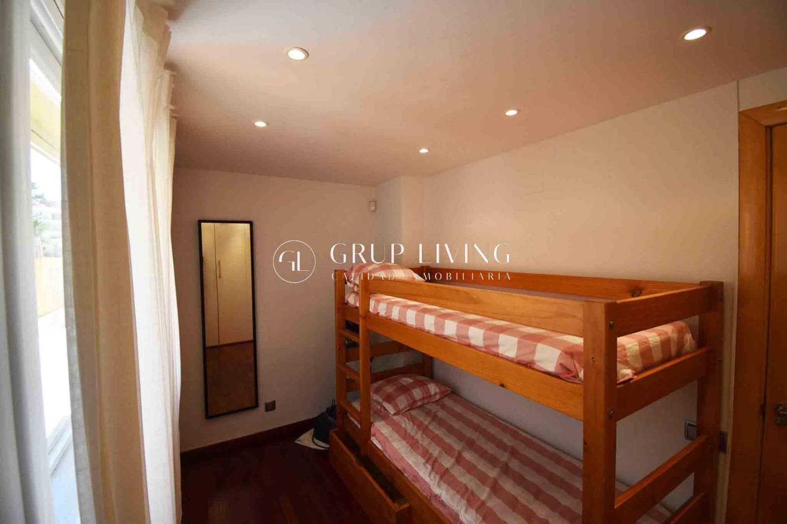 4 soveværelse Semi-Rækkehus til leje i Sitges med swimmingpool - € 3.800 (Ref: 9240053)