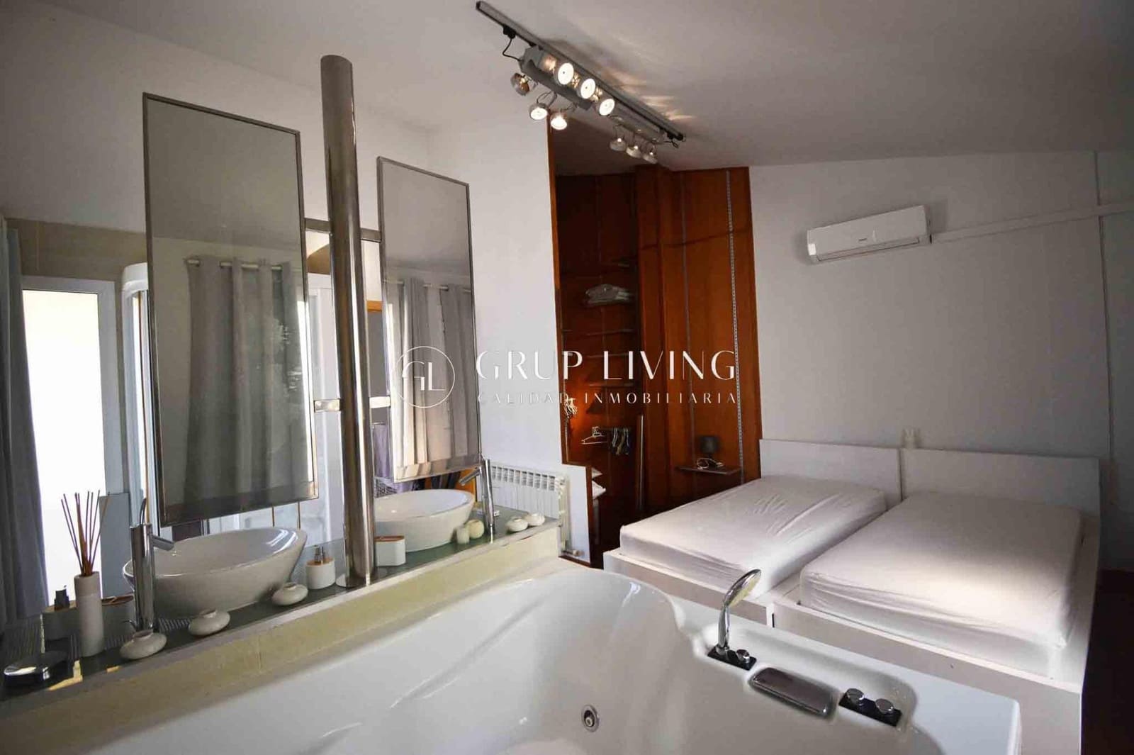 4 soveværelse Semi-Rækkehus til leje i Sitges med swimmingpool - € 3.800 (Ref: 9240053)