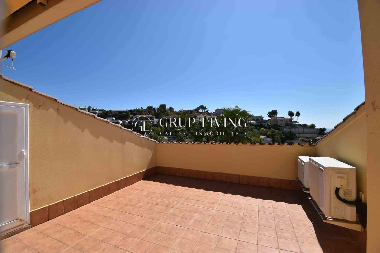 4 soveværelse Semi-Rækkehus til leje i Sitges med swimmingpool - € 3.800 (Ref: 9240053)