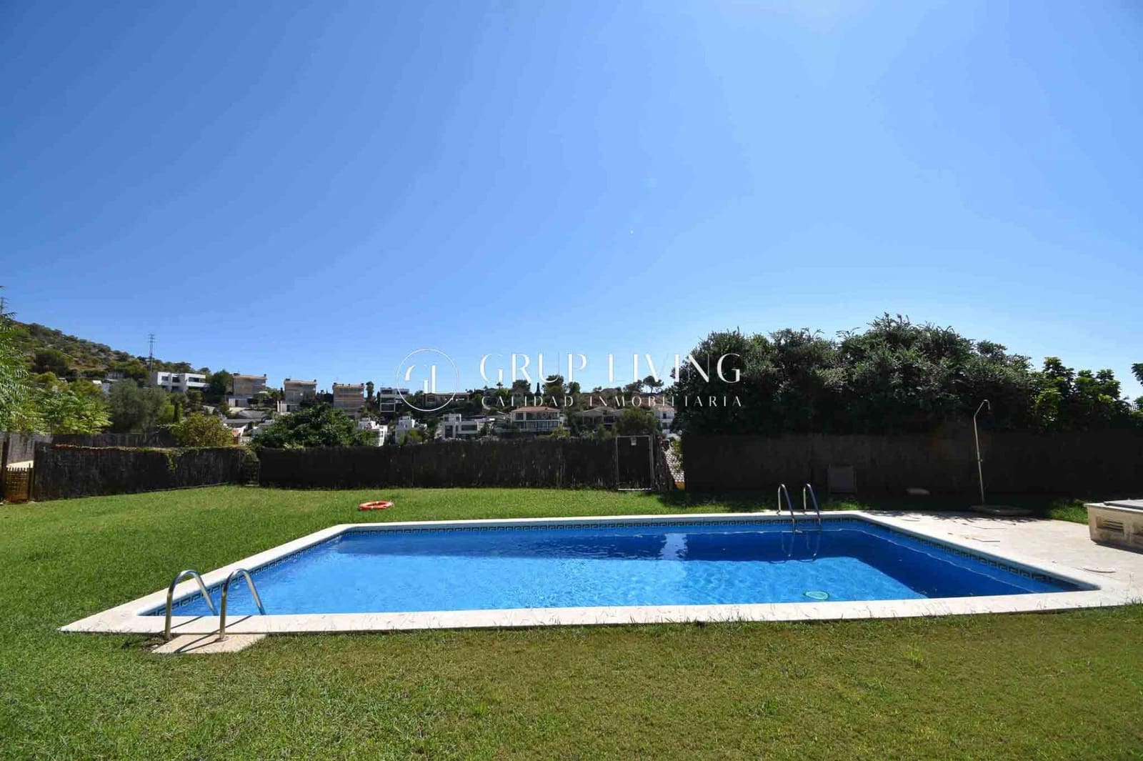 4 soveværelse Semi-Rækkehus til leje i Sitges med swimmingpool - € 3.800 (Ref: 9240053)