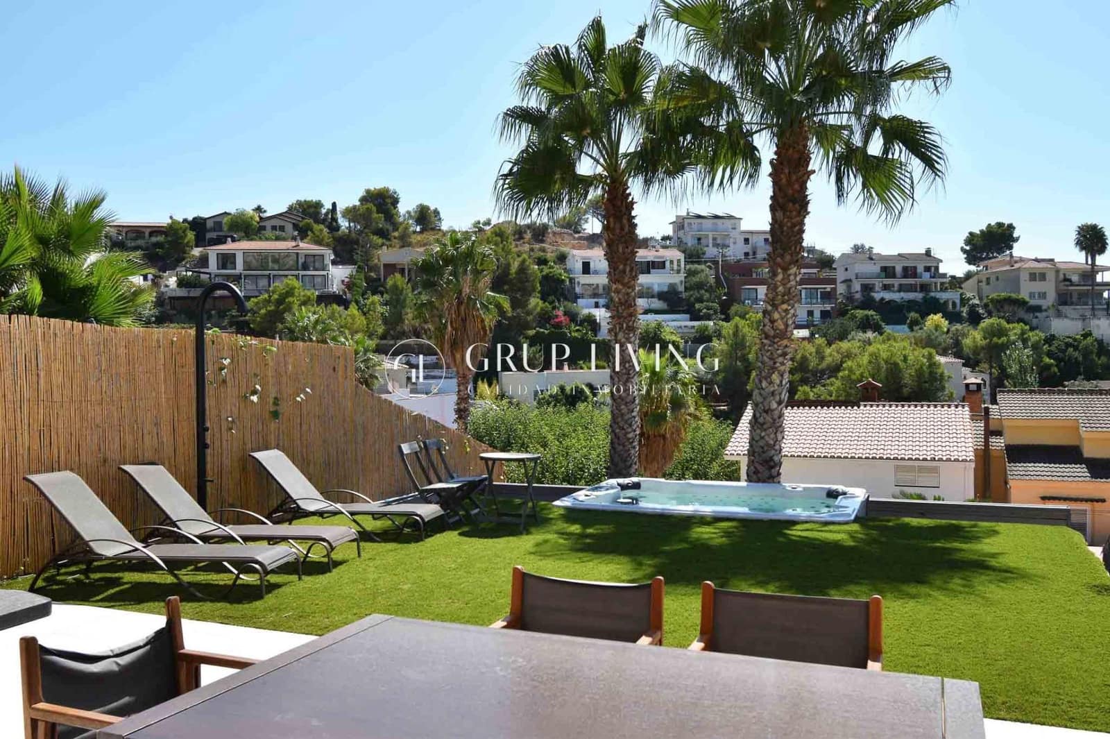 4 soveværelse Semi-Rækkehus til leje i Sitges med swimmingpool - € 3.800 (Ref: 9240053)