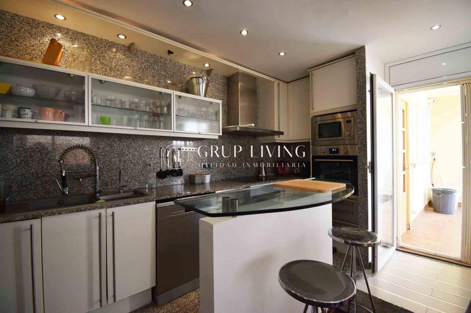 4 soveværelse Semi-Rækkehus til leje i Sitges med swimmingpool - € 3.800 (Ref: 9240053)