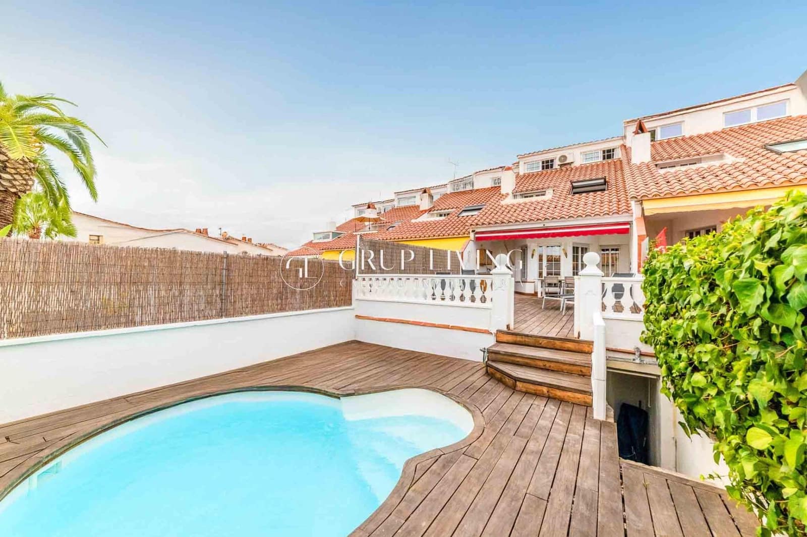 4 soveværelse Villa til salg i Sitges med swimmingpool garage - € 630.000 (Ref: 9240055)