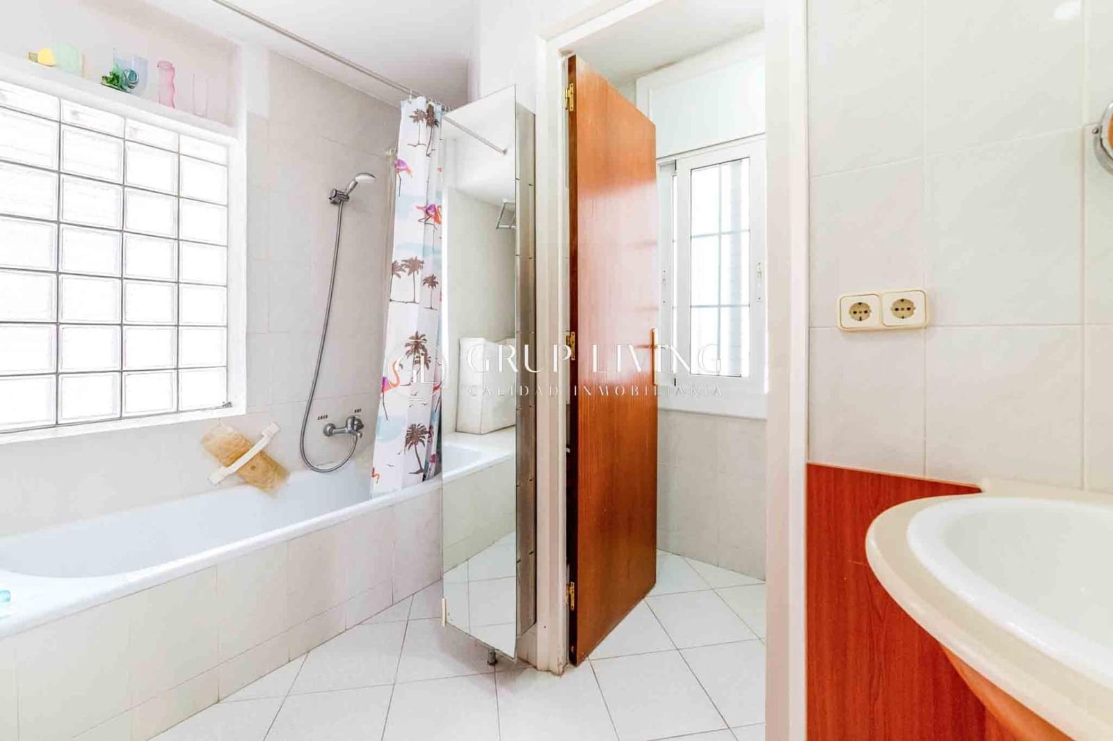 4 soveværelse Villa til salg i Sitges med swimmingpool garage - € 630.000 (Ref: 9240055)