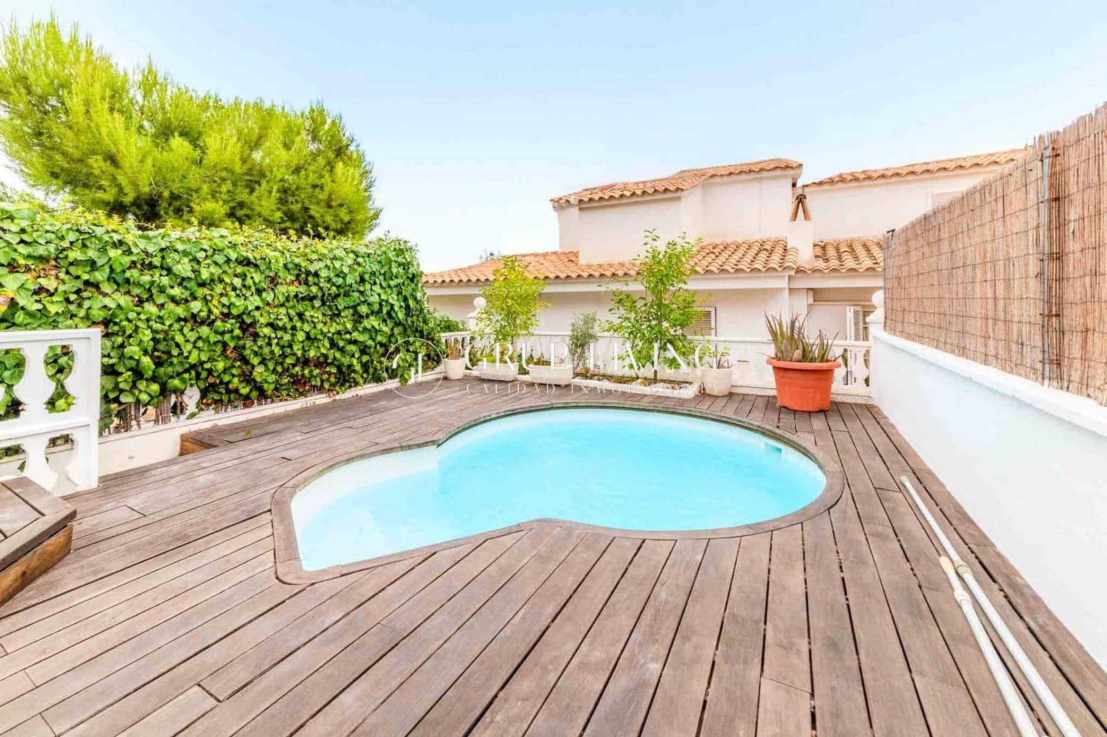 4 soveværelse Villa til salg i Sitges med swimmingpool garage - € 630.000 (Ref: 9240055)