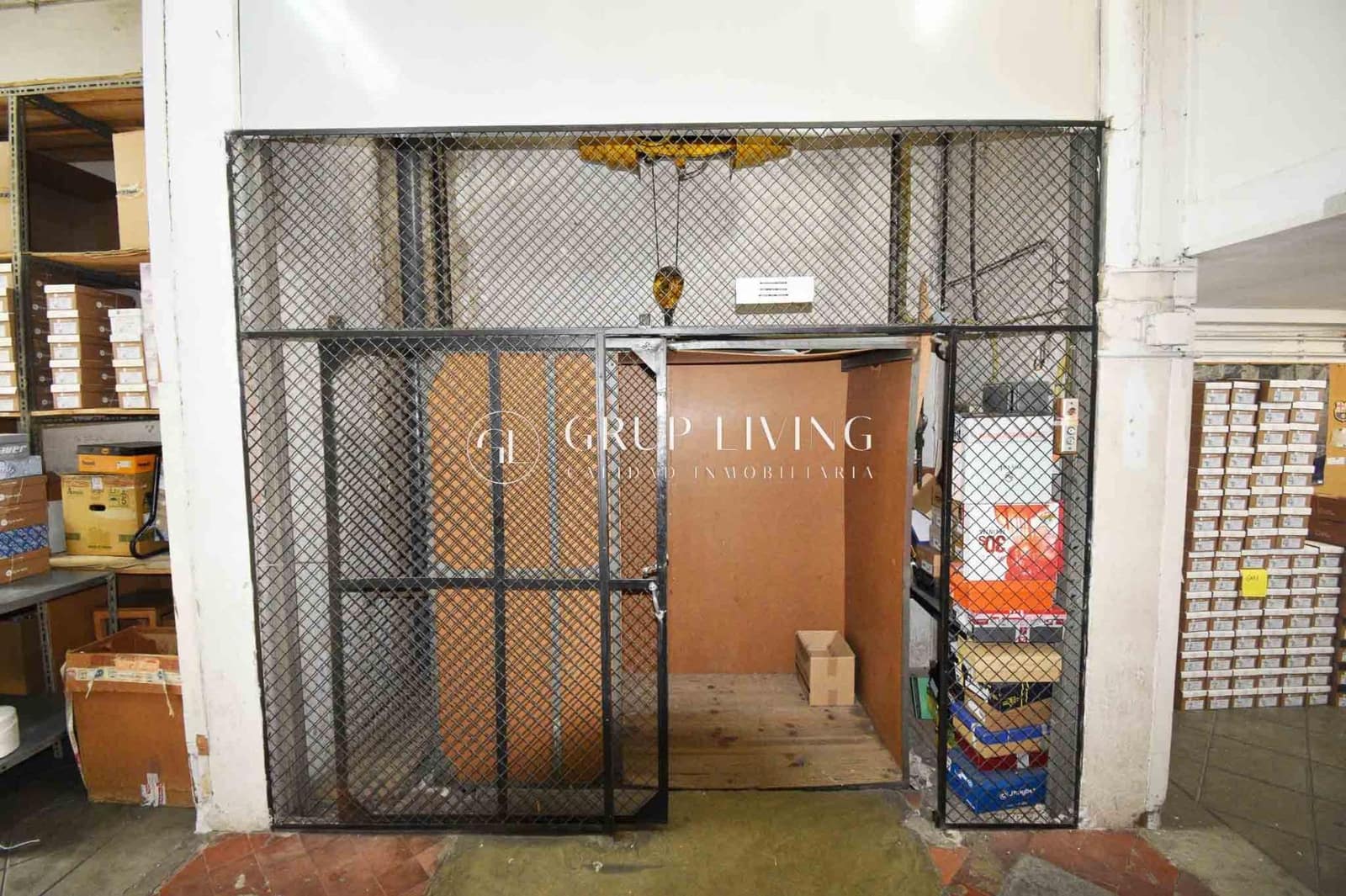 Commercial for sale in Barcelona city - € 575,000 (Ref: 9264301)