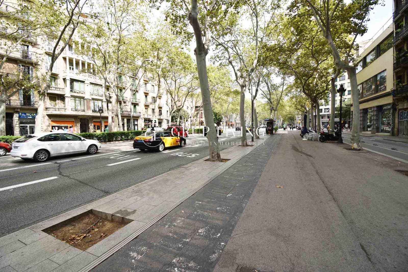 Commercial for sale in Barcelona city - € 575,000 (Ref: 9264301)