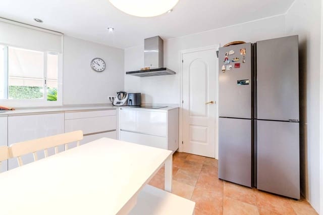 4 bedroom Villa for sale in Olivella with pool garage - € 625,000 (Ref: 9294441)