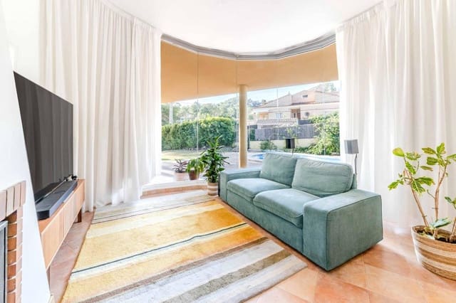 4 bedroom Villa for sale in Olivella with pool garage - € 625,000 (Ref: 9294441)