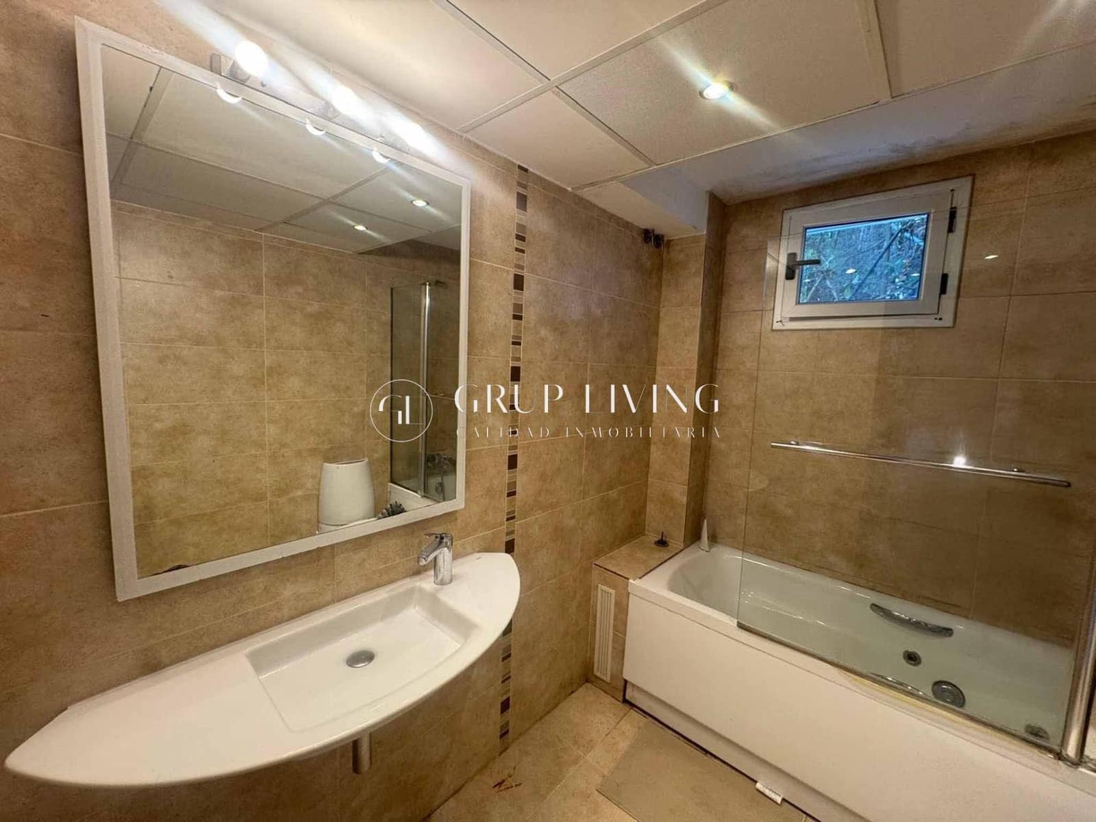 4 makuuhuone Huvila vuokrattavana paikassa Sitges mukana uima-altaan 
autotalli - 3 950 € (Ref: 9312963)