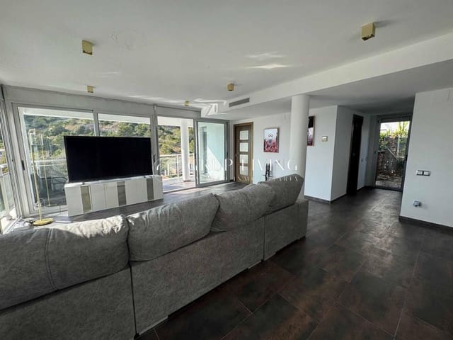 4 bedroom Villa for rent in Sitges with pool garage - € 3,950 (Ref: 9312963)