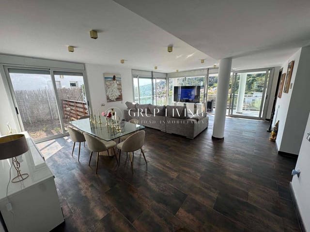 4 bedroom Villa for rent in Sitges with pool garage - € 3,950 (Ref: 9312963)