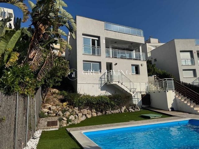 4 bedroom Villa for rent in Sitges with pool garage - € 3,950 (Ref: 9312963)