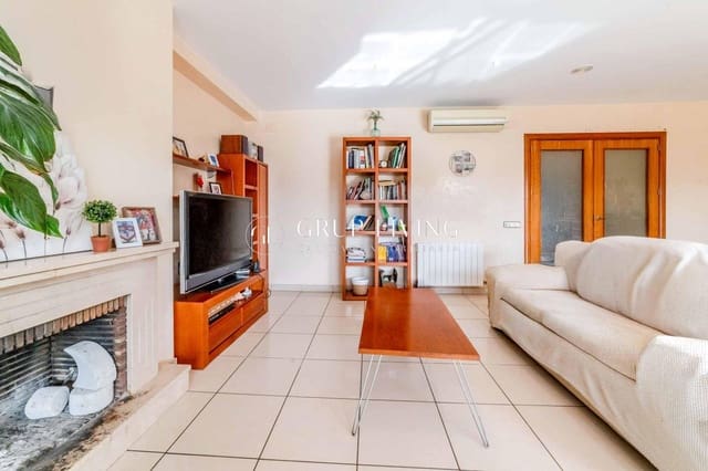 5 quarto Moradia para venda em Sant Pere Molanta, Olèrdola com garagem - 395 000 € (Ref: 9390997)