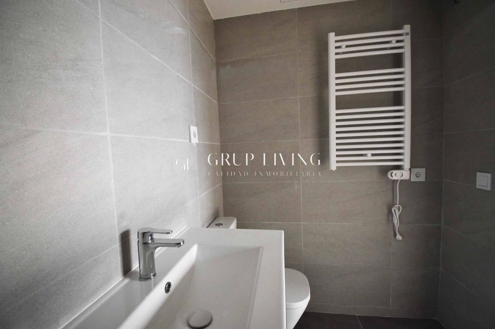 2 bedroom Flat for rent in Vilanova i la Geltru with pool garage - € 1,100 (Ref: 9431146)