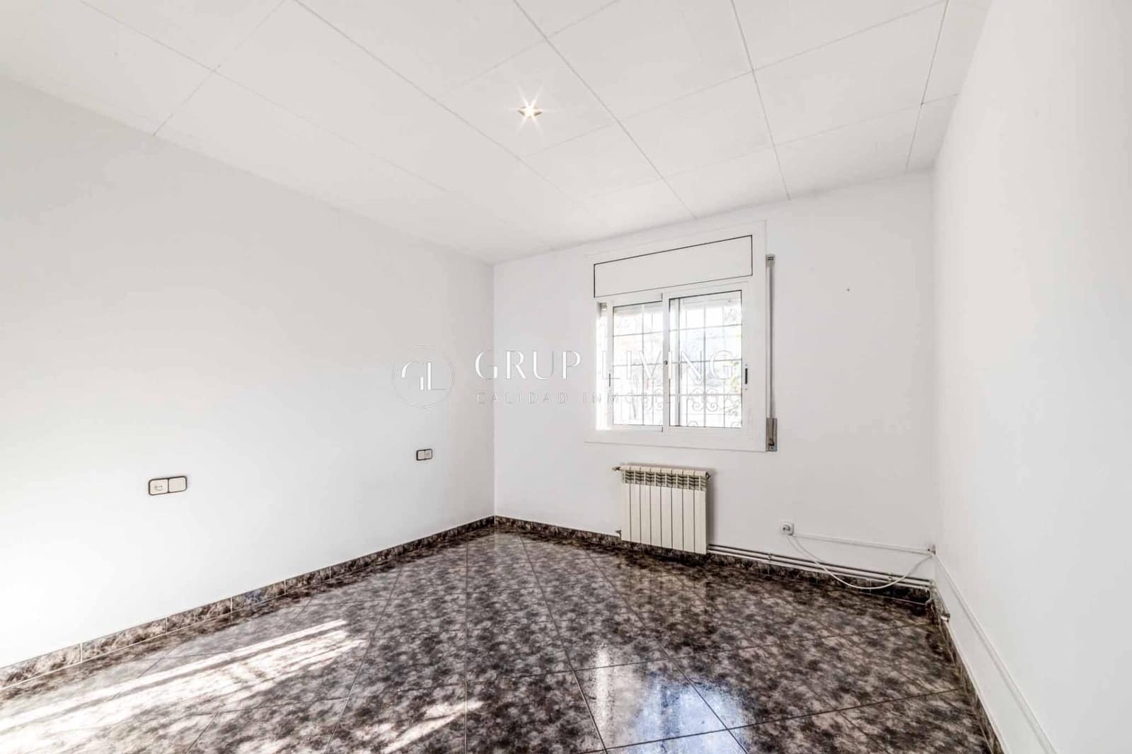 5 bedroom Villa for sale in Canyelles - € 350,000 (Ref: 9431147)