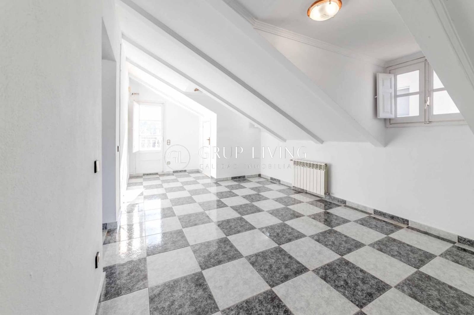 5 bedroom Villa for sale in Canyelles - € 350,000 (Ref: 9431147)