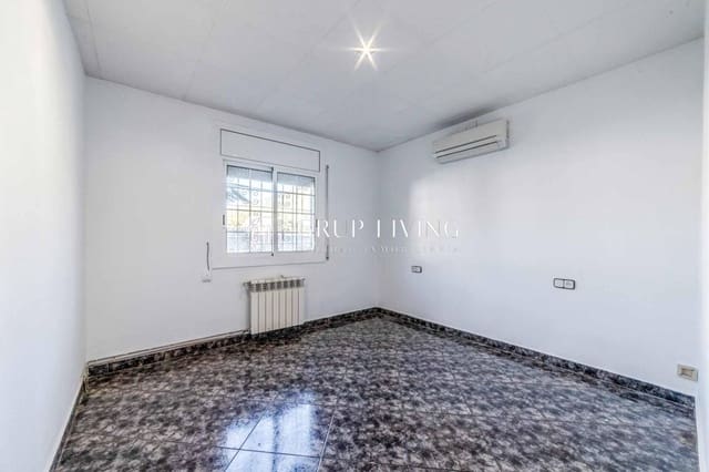 5 soveværelse Villa til salg i Canyelles - € 350.000 (Ref: 9431147)