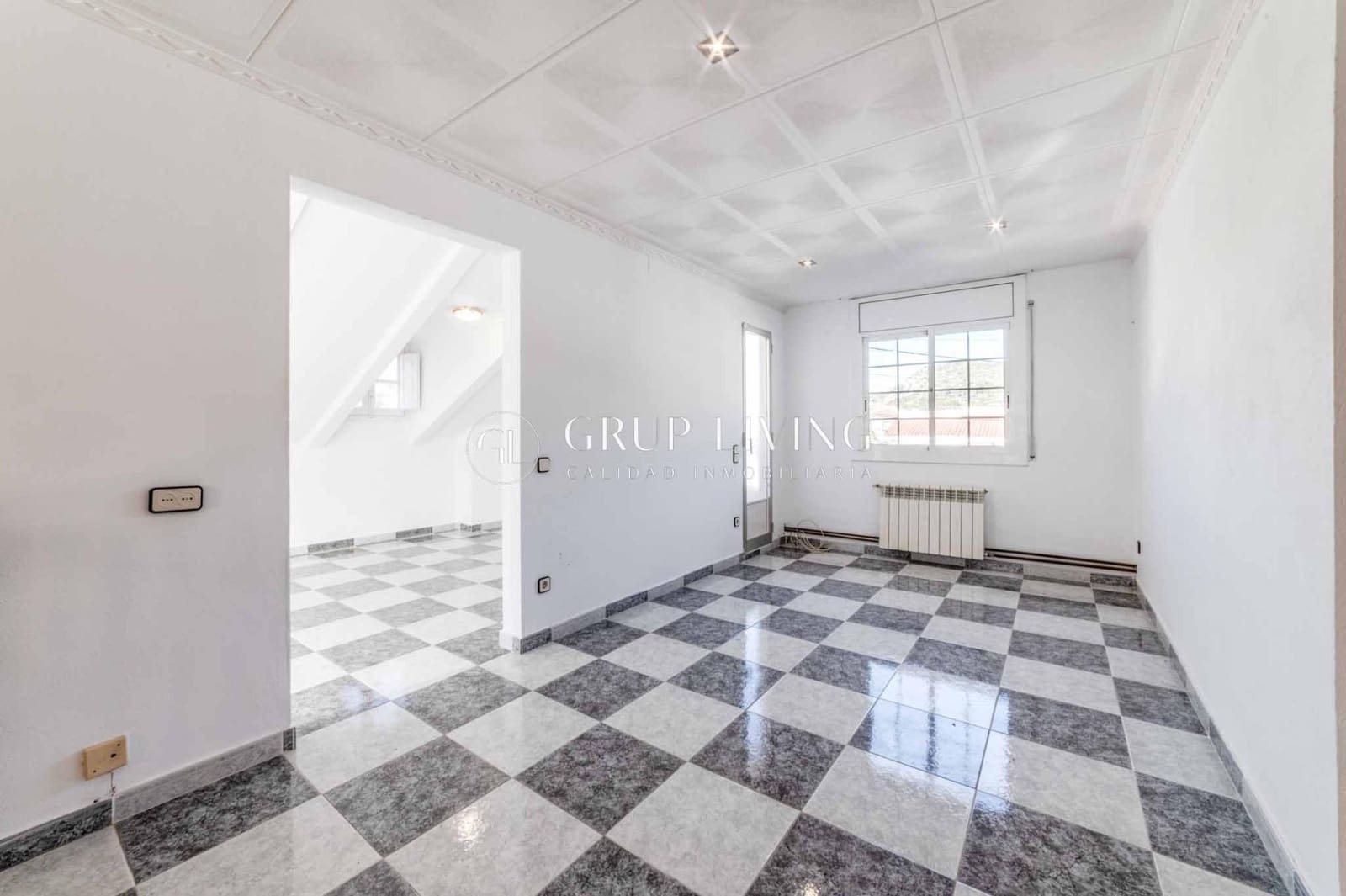 5 bedroom Villa for sale in Canyelles - € 350,000 (Ref: 9431147)