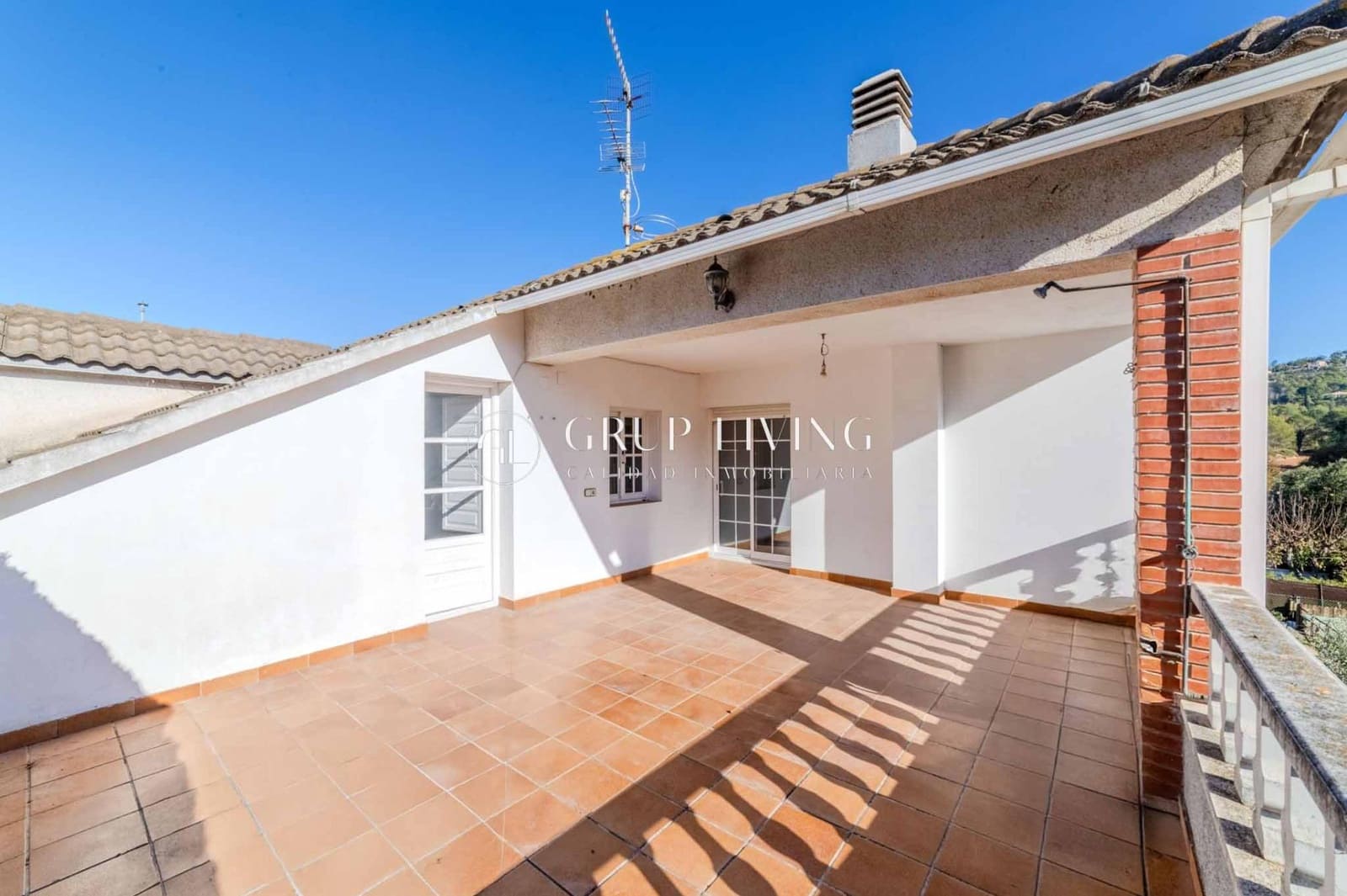 5 bedroom Villa for sale in Canyelles - € 350,000 (Ref: 9431147)