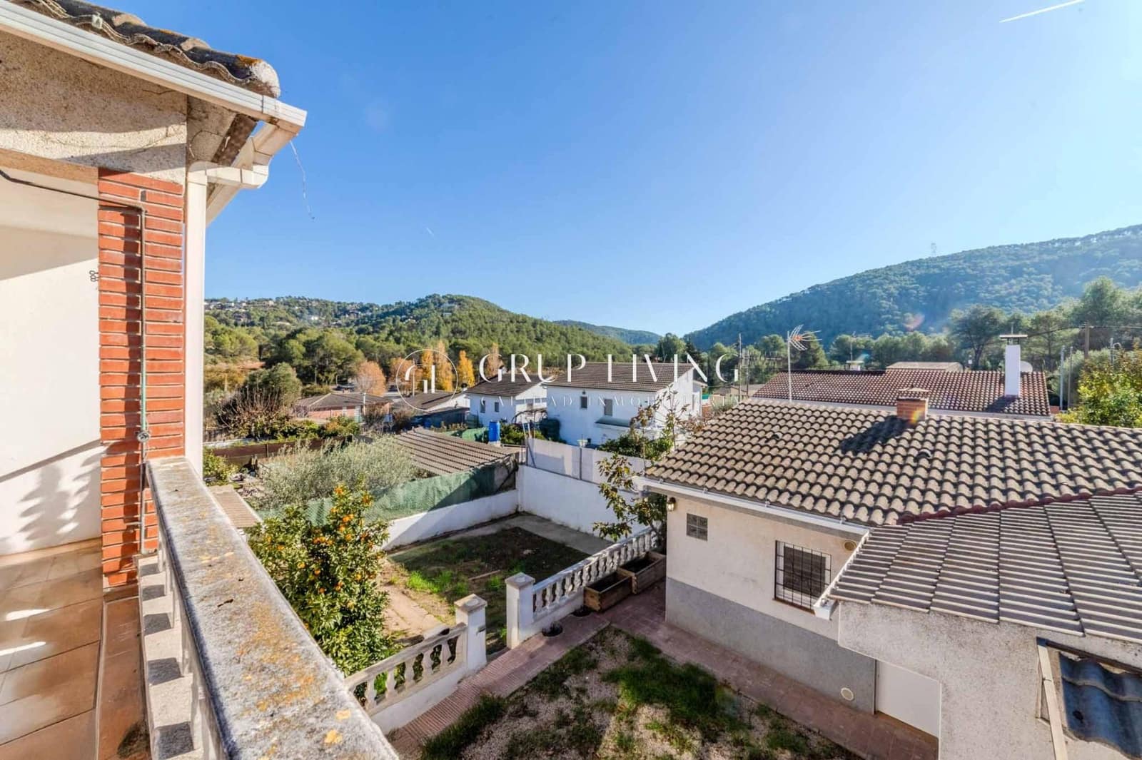 5 bedroom Villa for sale in Canyelles - € 350,000 (Ref: 9431147)