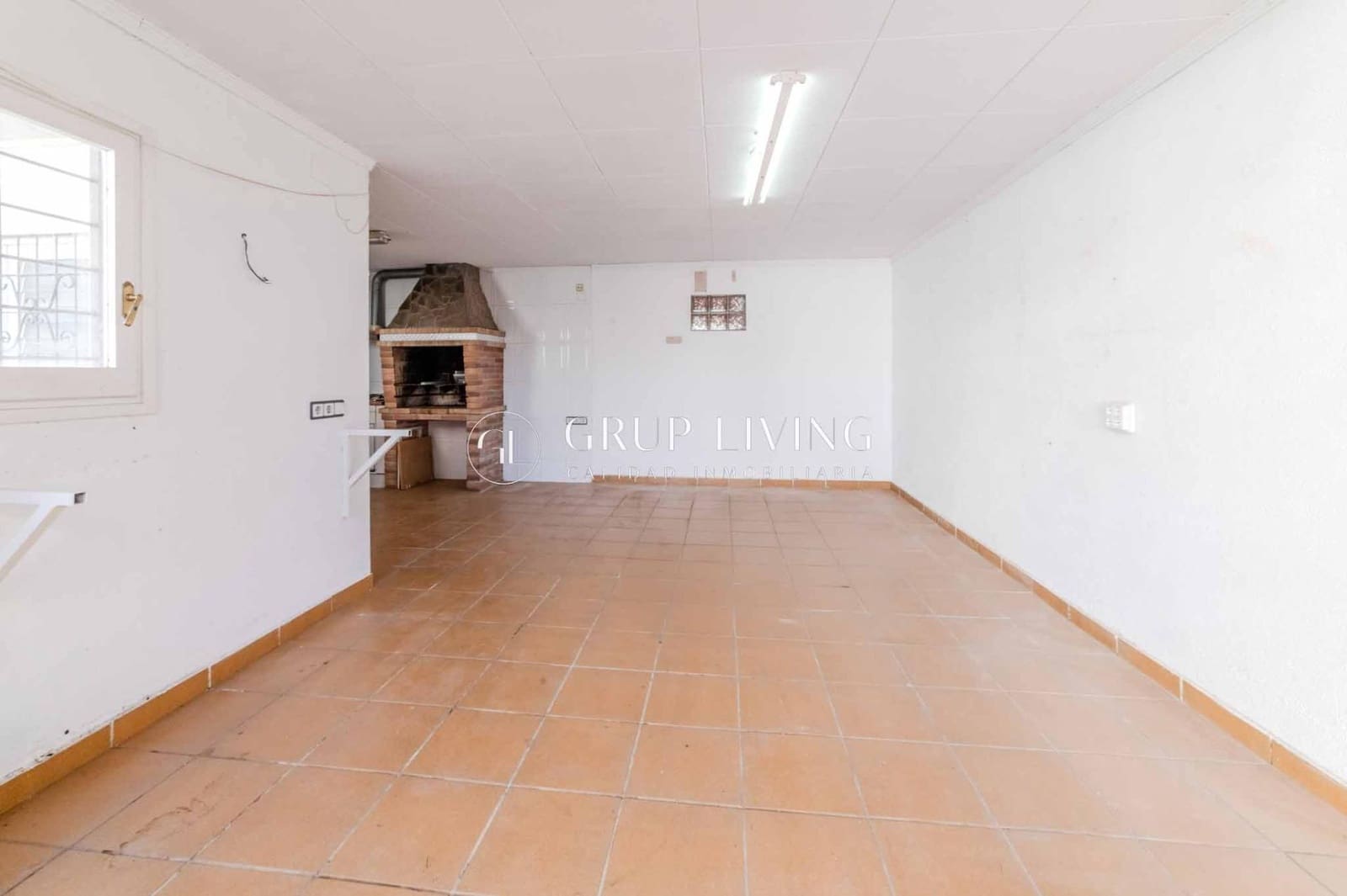 5 bedroom Villa for sale in Canyelles - € 350,000 (Ref: 9431147)