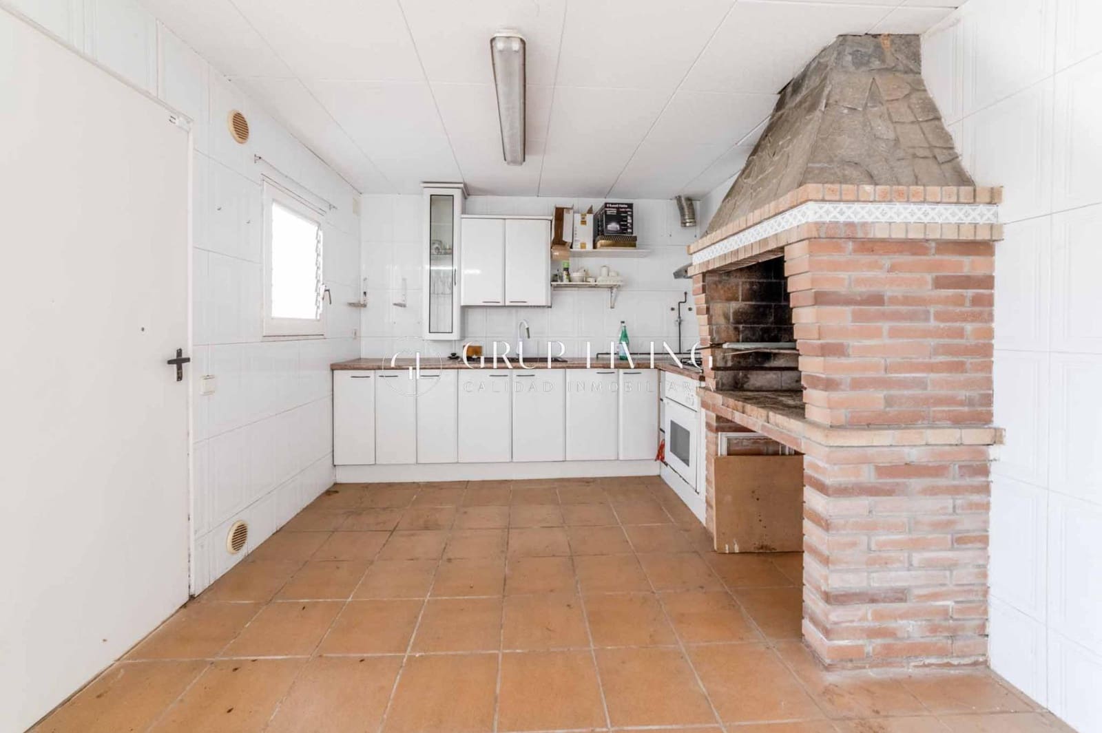 5 bedroom Villa for sale in Canyelles - € 350,000 (Ref: 9431147)