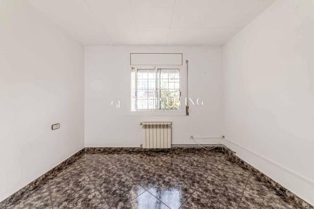 5 soveværelse Villa til salg i Canyelles - € 350.000 (Ref: 9431147)