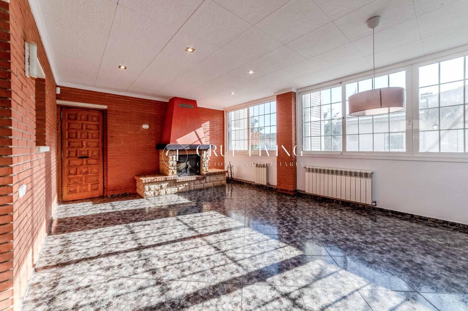 5 bedroom Villa for sale in Canyelles - € 350,000 (Ref: 9431147)