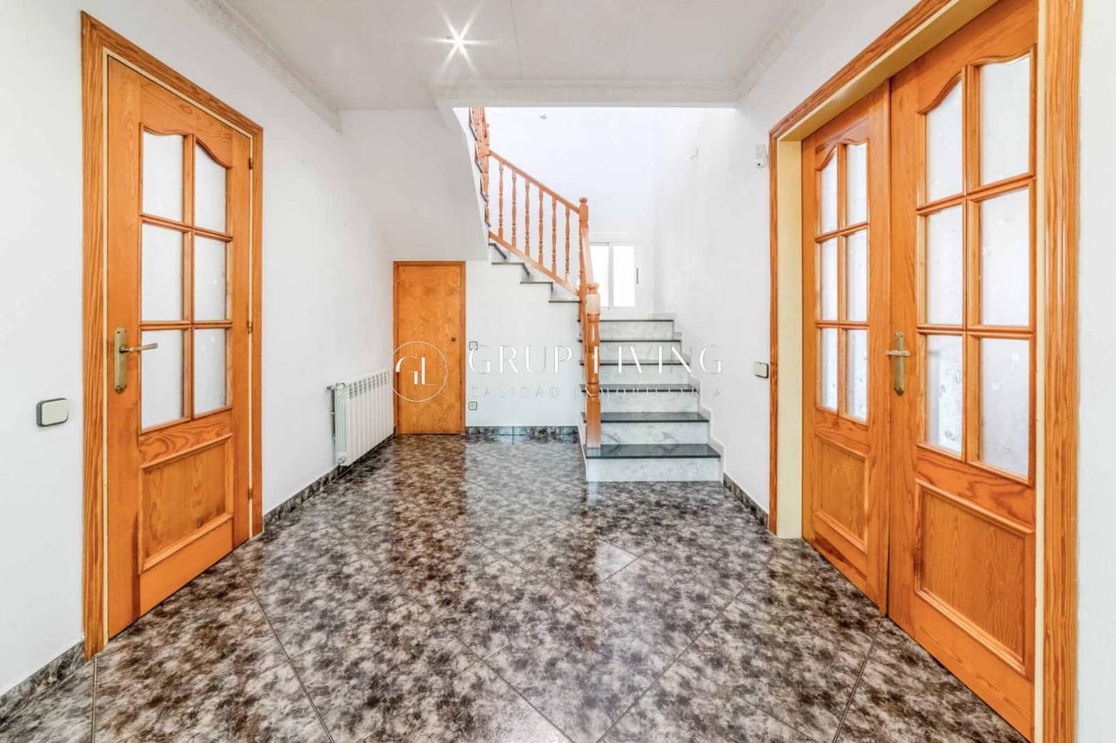 5 bedroom Villa for sale in Canyelles - € 350,000 (Ref: 9431147)