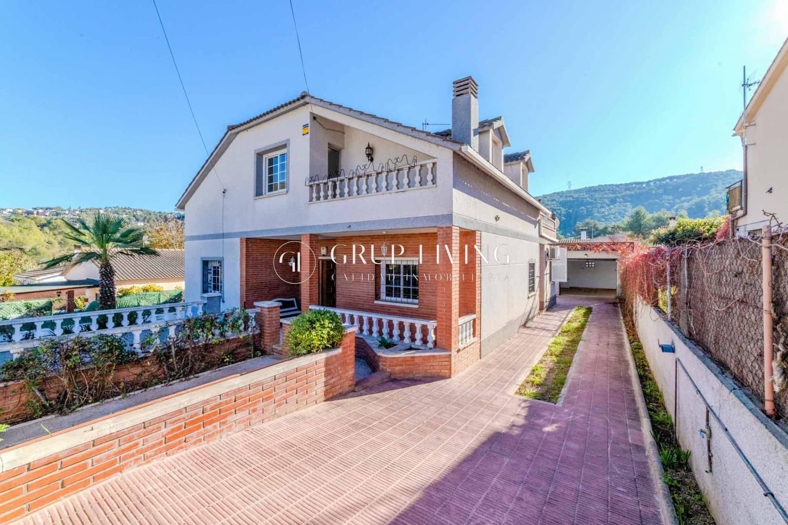 5 bedroom Villa for sale in Canyelles - € 350,000 (Ref: 9431147)