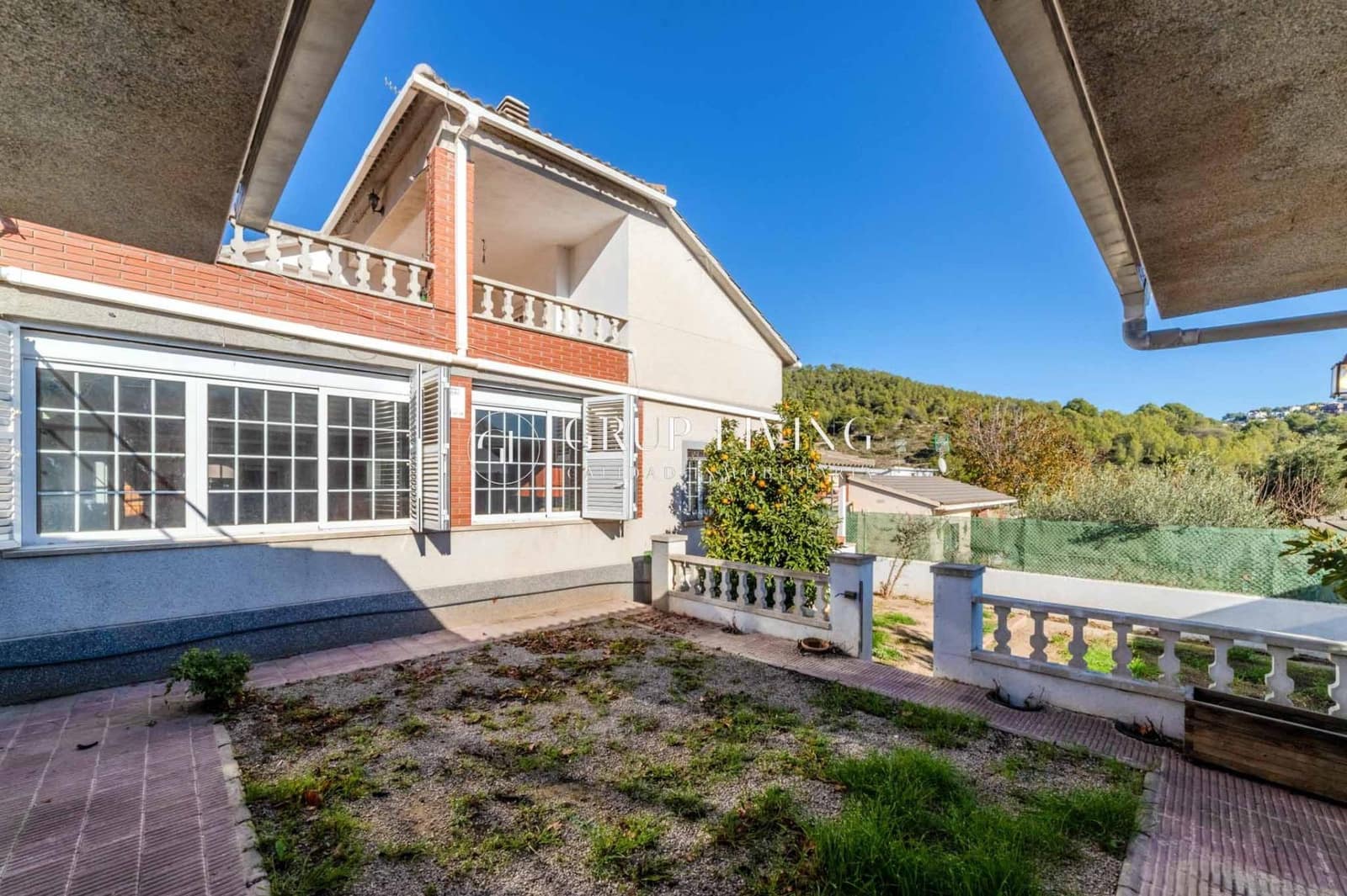 5 bedroom Villa for sale in Canyelles - € 350,000 (Ref: 9431147)