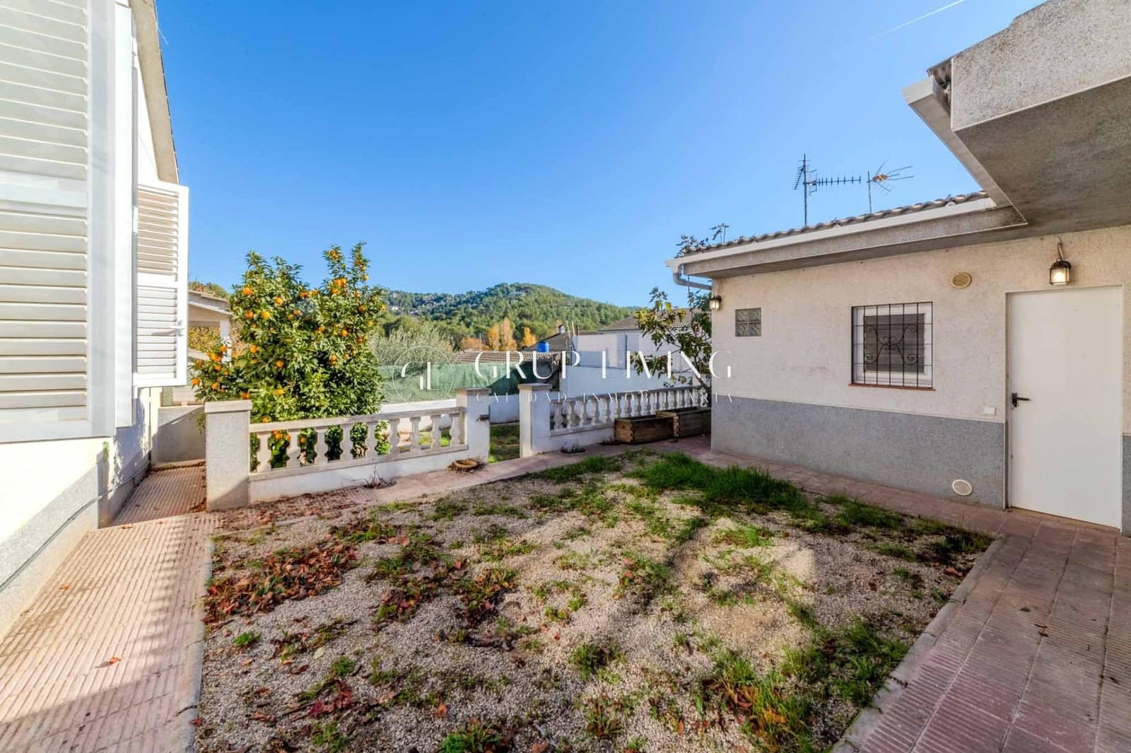 5 bedroom Villa for sale in Canyelles - € 350,000 (Ref: 9431147)