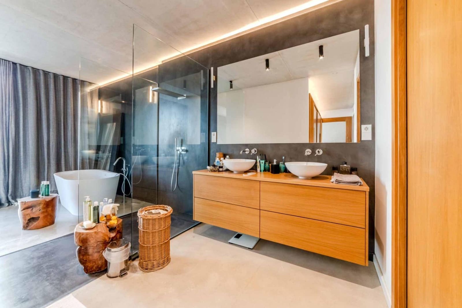 4 makuuhuone Huvila myytävänä paikassa Sitges mukana uima-altaan 
autotalli - 1 800 000 € (Ref: 9451164)