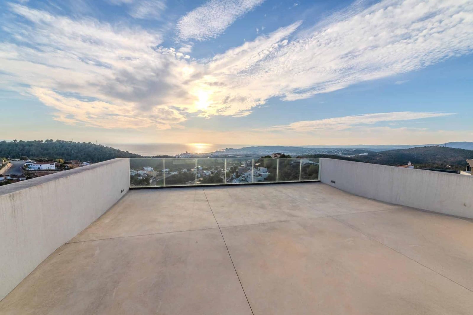 4 bedroom Villa for sale in Sitges with pool garage - € 1,750,000 (Ref: 9451164)