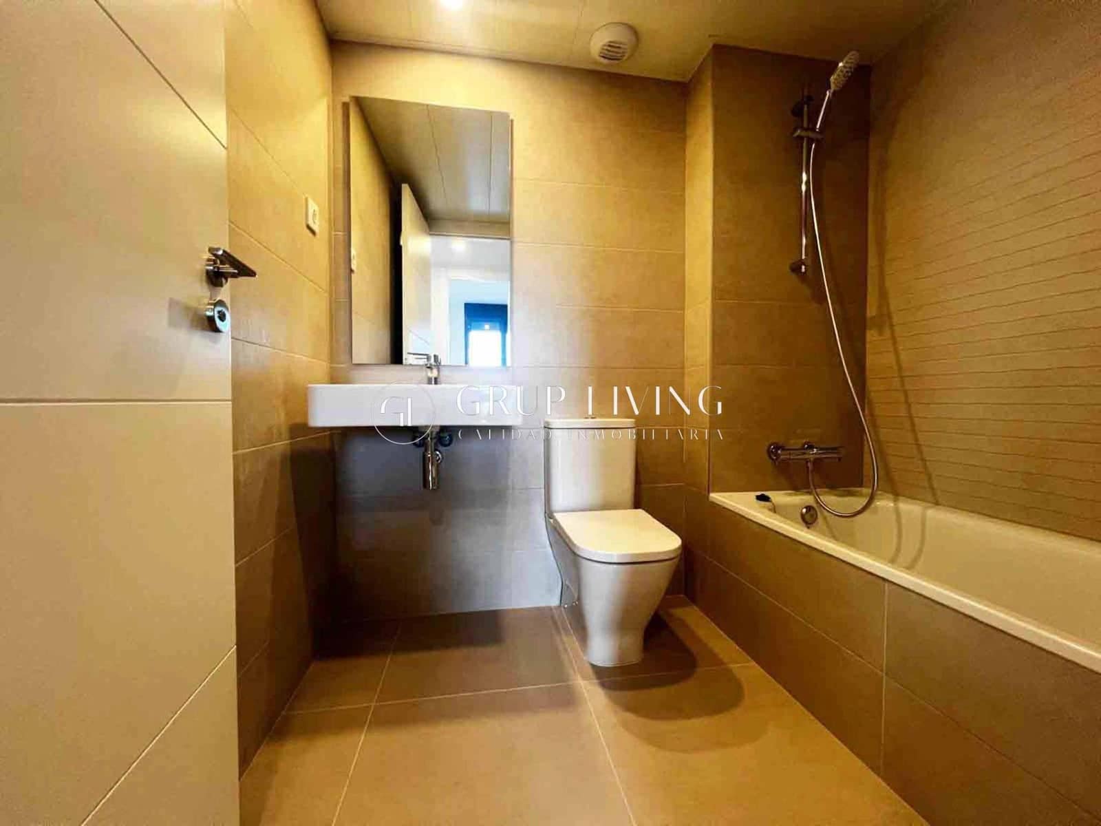 2 bedroom Flat for rent in Vilanova i la Geltru with pool garage - € 1,300 (Ref: 9497506)