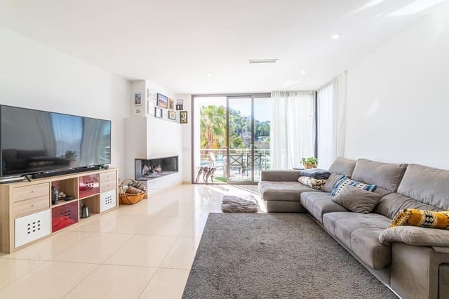 4 soveværelse Villa til salg i Sant Pere de Ribes med swimmingpool garage - € 975.000 (Ref: 9555976)