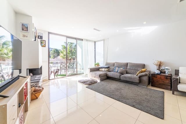 4 soveværelse Villa til salg i Sant Pere de Ribes med swimmingpool garage - € 975.000 (Ref: 9555976)