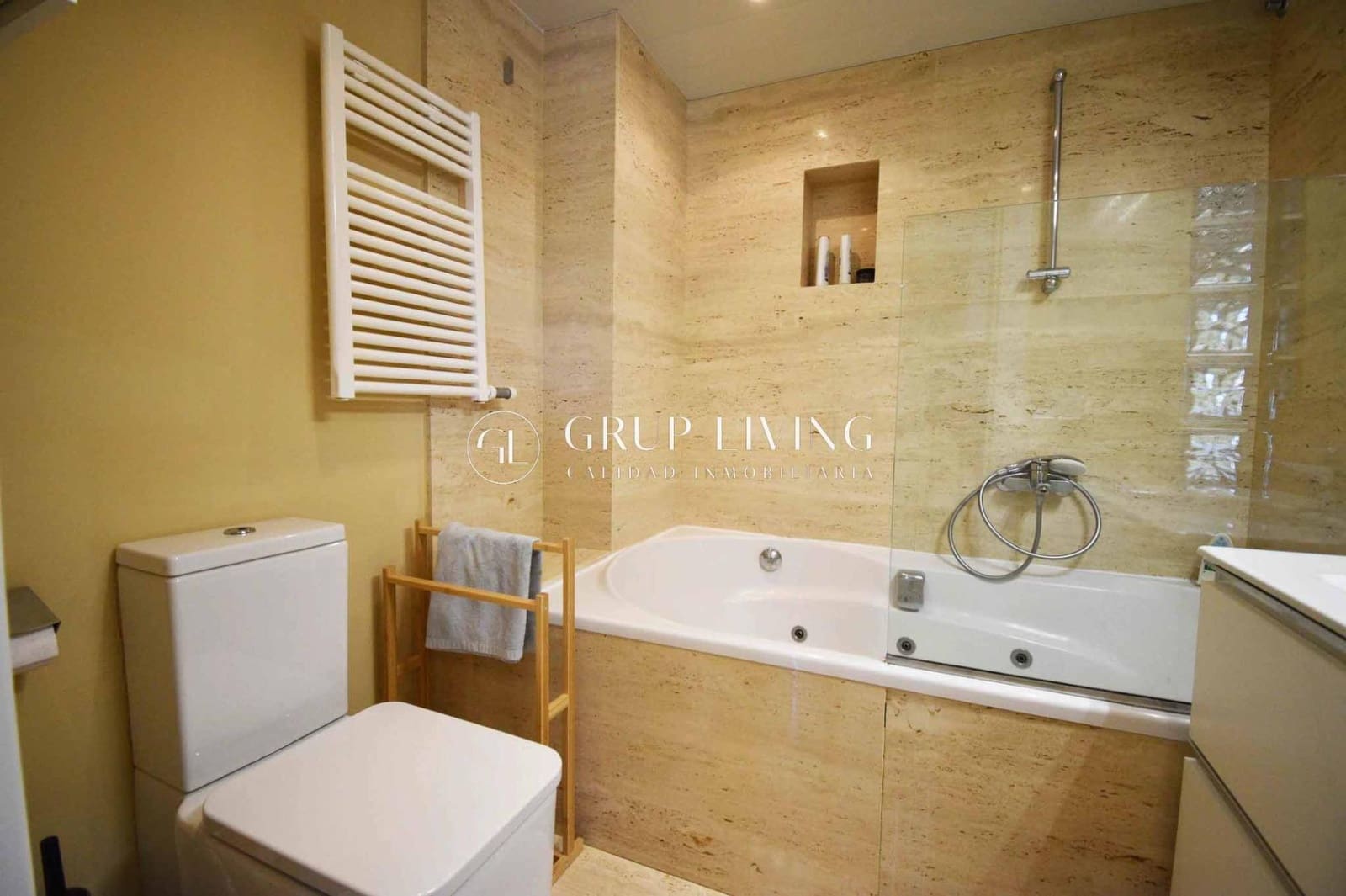 2 slaapkamer Flat te huur in Sant Pere de Ribes met garage - € 1.538 (Ref: 9586622)