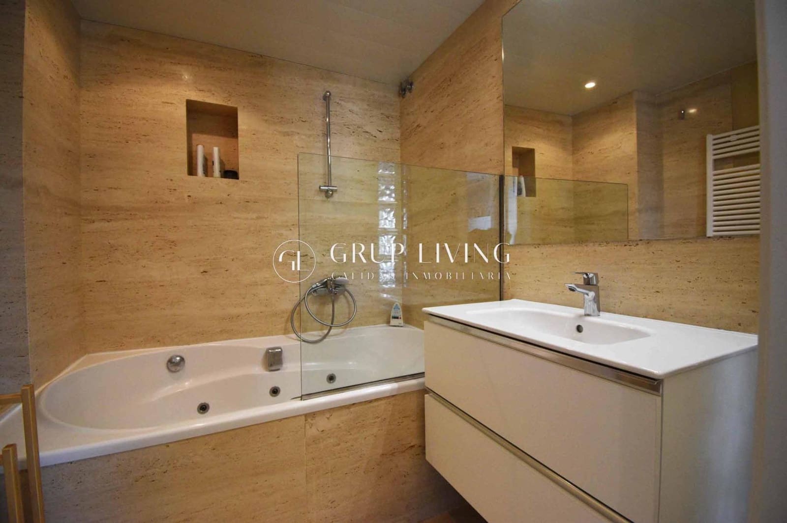 2 slaapkamer Flat te huur in Sant Pere de Ribes met garage - € 1.538 (Ref: 9586622)