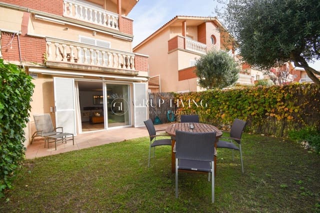 5 makuuhuone Huvila myytävänä paikassa Sitges mukana uima-altaan 
autotalli - 960 000 € (Ref: 9591408)