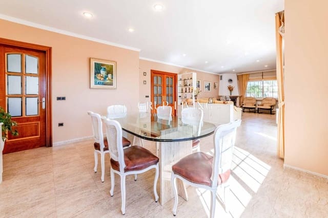 5 soveværelse Villa til salg i El Vendrell med swimmingpool garage - € 775.000 (Ref: 9615641)