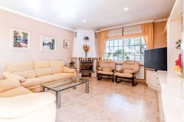 5 bedroom Villa for sale in El Vendrell with pool garage - € 775,000 (Ref: 9615641)