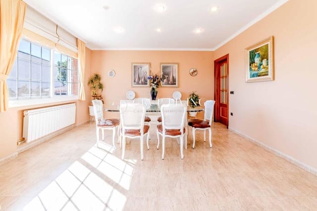 5 bedroom Villa for sale in El Vendrell with pool garage - € 775,000 (Ref: 9615641)