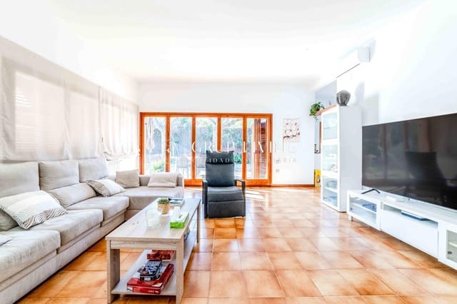 4 soverom Villa til salgs i Vilanova i la Geltrú med garasje - € 1 150 000 (Ref: 9627684)