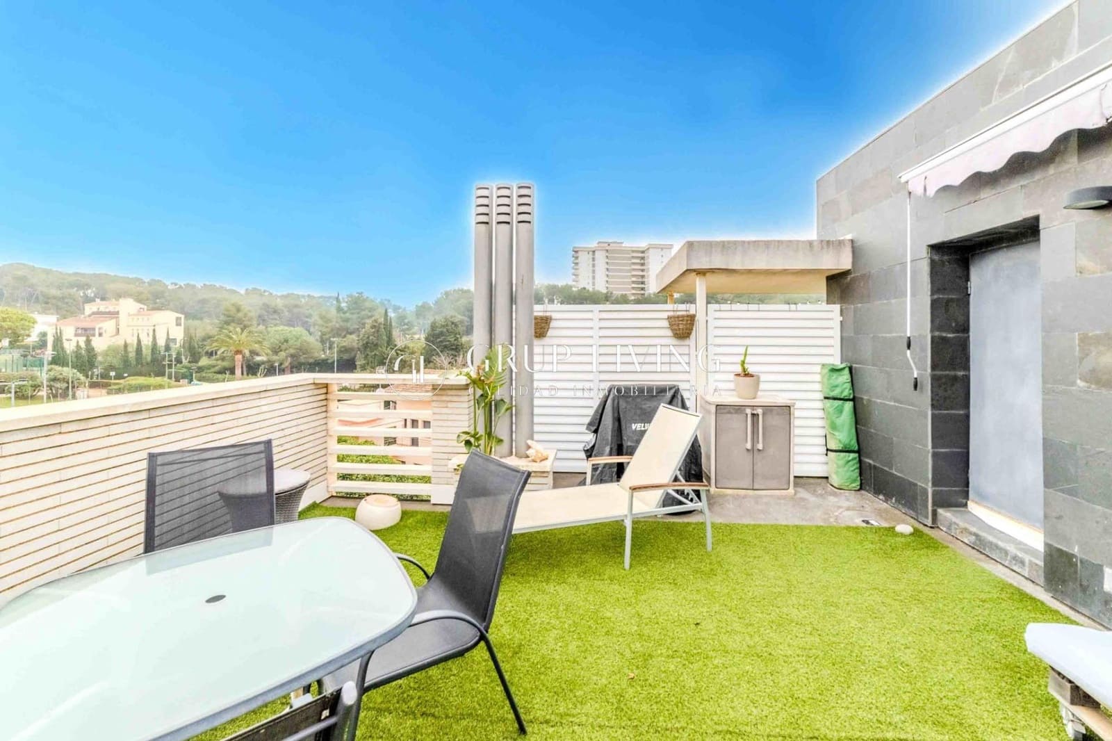 2 bedroom Flat for sale in Sant Pere de Ribes with garage - € 399,000 (Ref: 9652109)