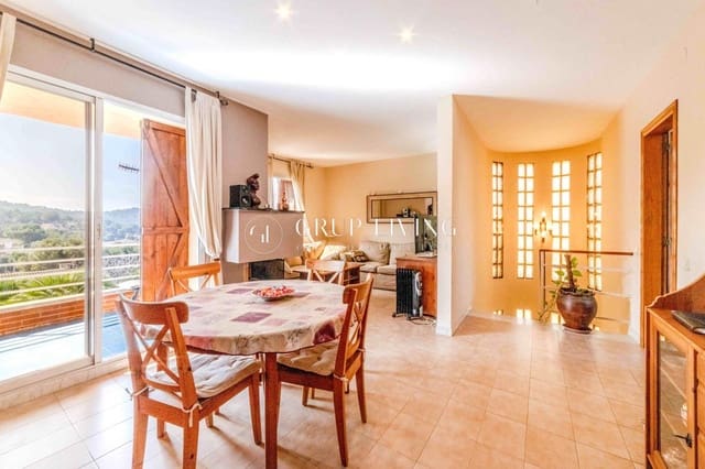 3 soveværelse Villa til salg i Calafell med swimmingpool garage - € 500.000 (Ref: 9670776)