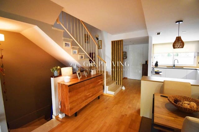 5 bedroom Terraced Villa for sale in Sitges with pool garage - € 670,000 (Ref: 9674332)