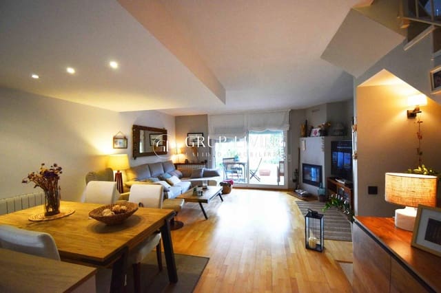 5 bedroom Terraced Villa for sale in Sitges with pool garage - € 670,000 (Ref: 9674332)